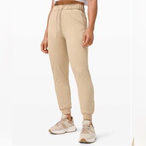 Lululemon Keep Moving Jogger in Trench, size 4